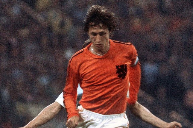 4. Johan Cruyff - 358 Assist